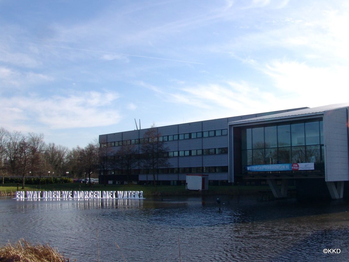 Drijvende piepschuim letters Wetterskip Fryslân, foto 3