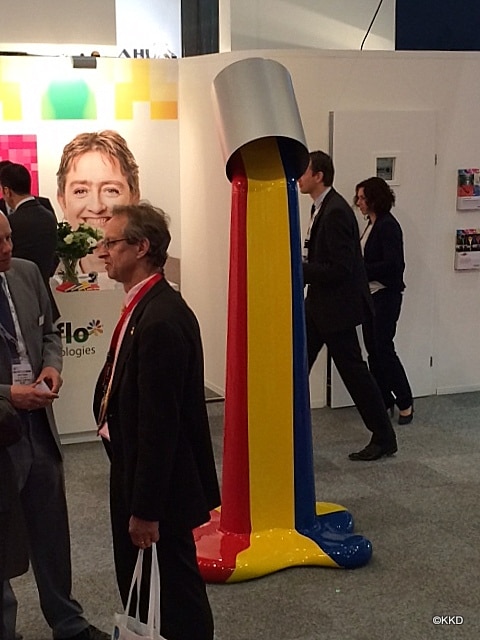 Grote blow up van een verfblik, foto 4
